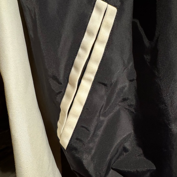 VINTAGE Nike Black and Gray Jacket - Picture 4 of 8